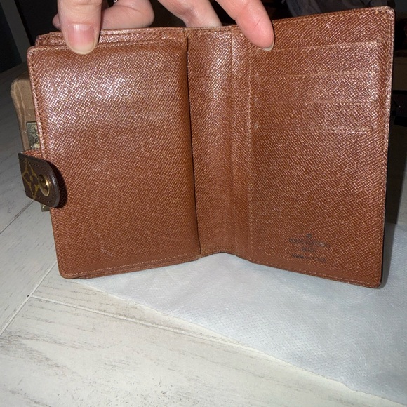 Louis Vuitton Monogram Kisslock Compact Wallet - Picture 9 of 16